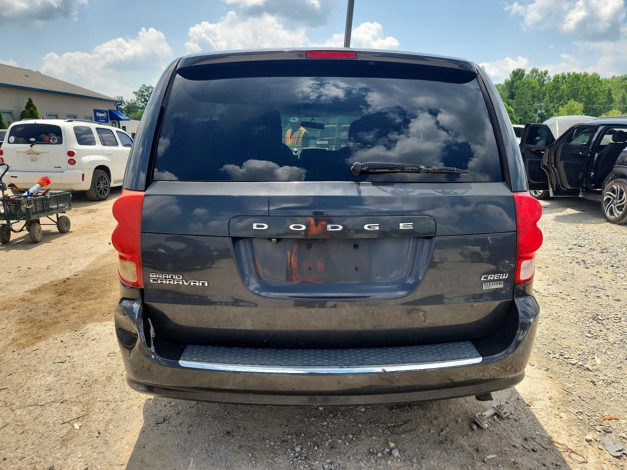 2011 Dodge Grand Caravan Crew - Image 6