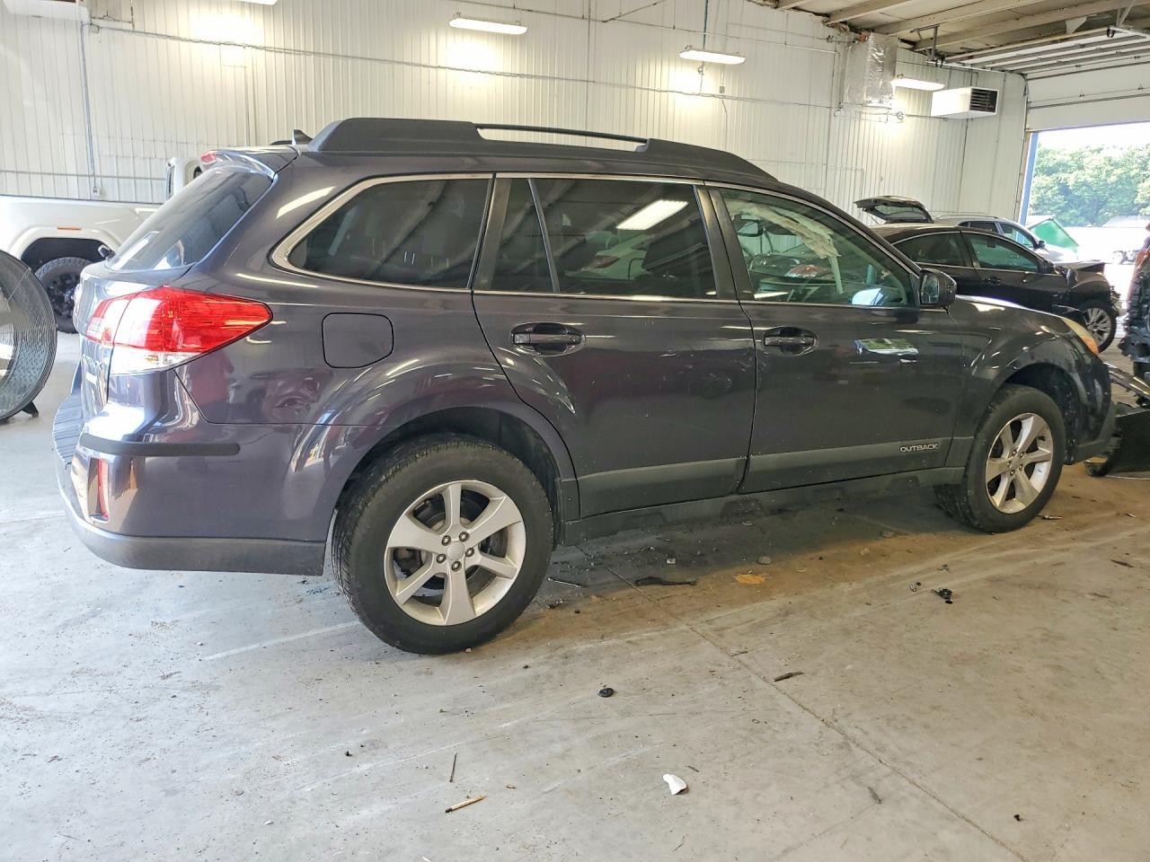 2013 Subaru Outback 2.5I Limited - Image 3