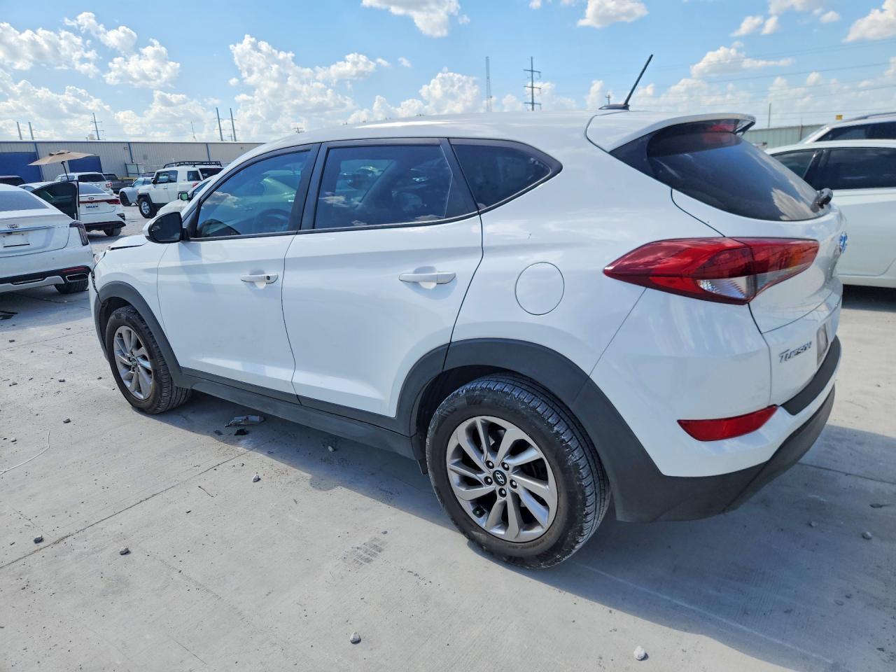 2017 Hyundai Tucson Se - Image 2