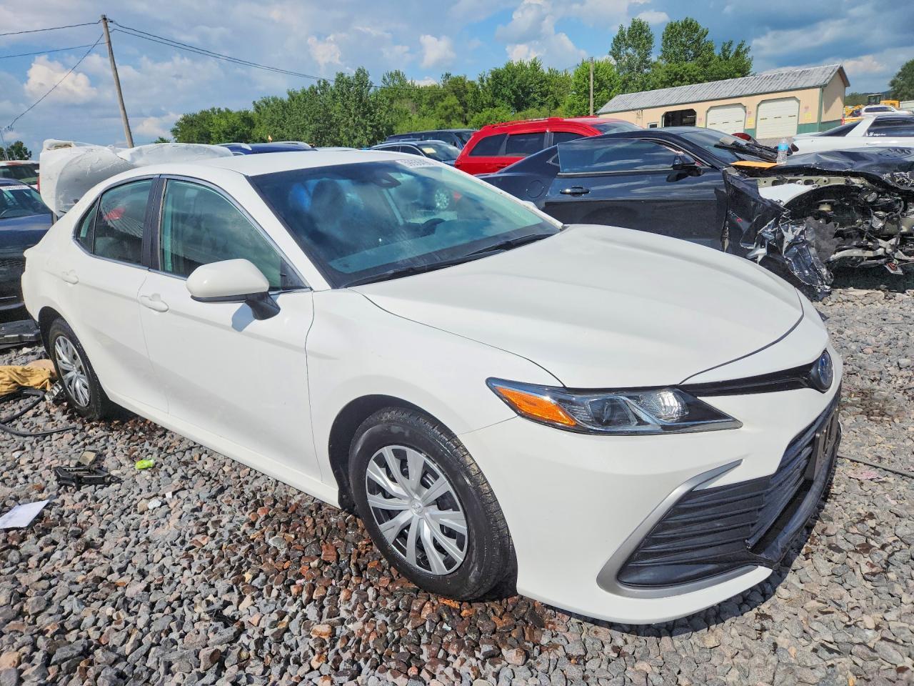 2022 Toyota Camry Le - Фото 4