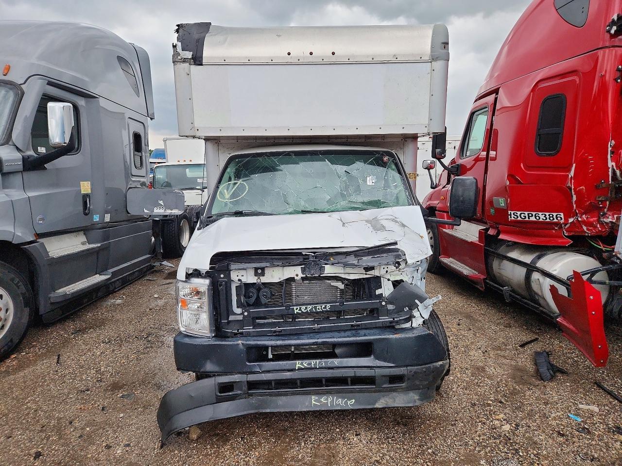 2023 Ford E450 Box Truck - Image 5