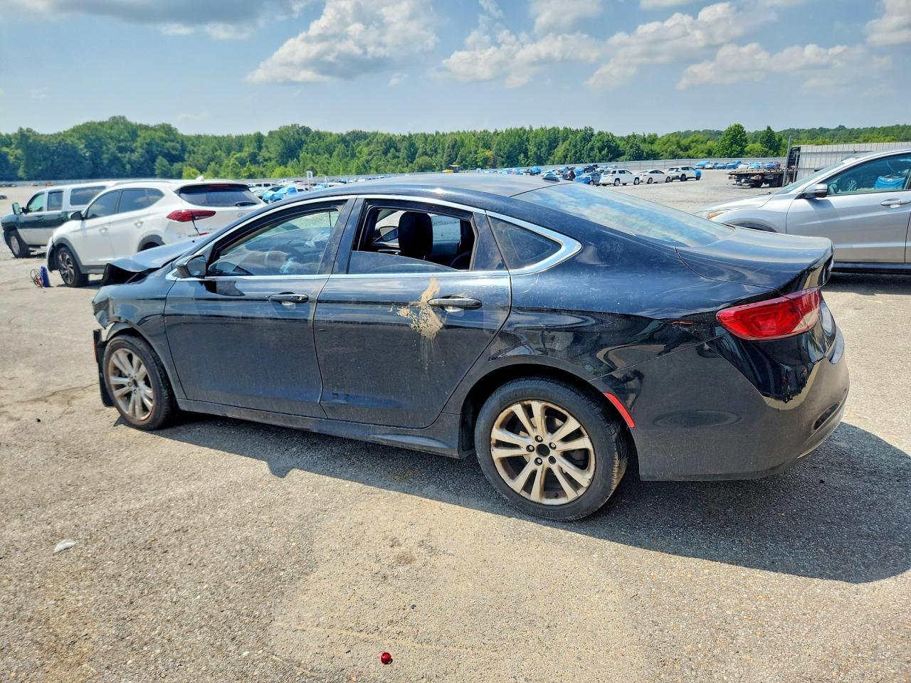2015 Chrysler 200 Limited - Фото 2
