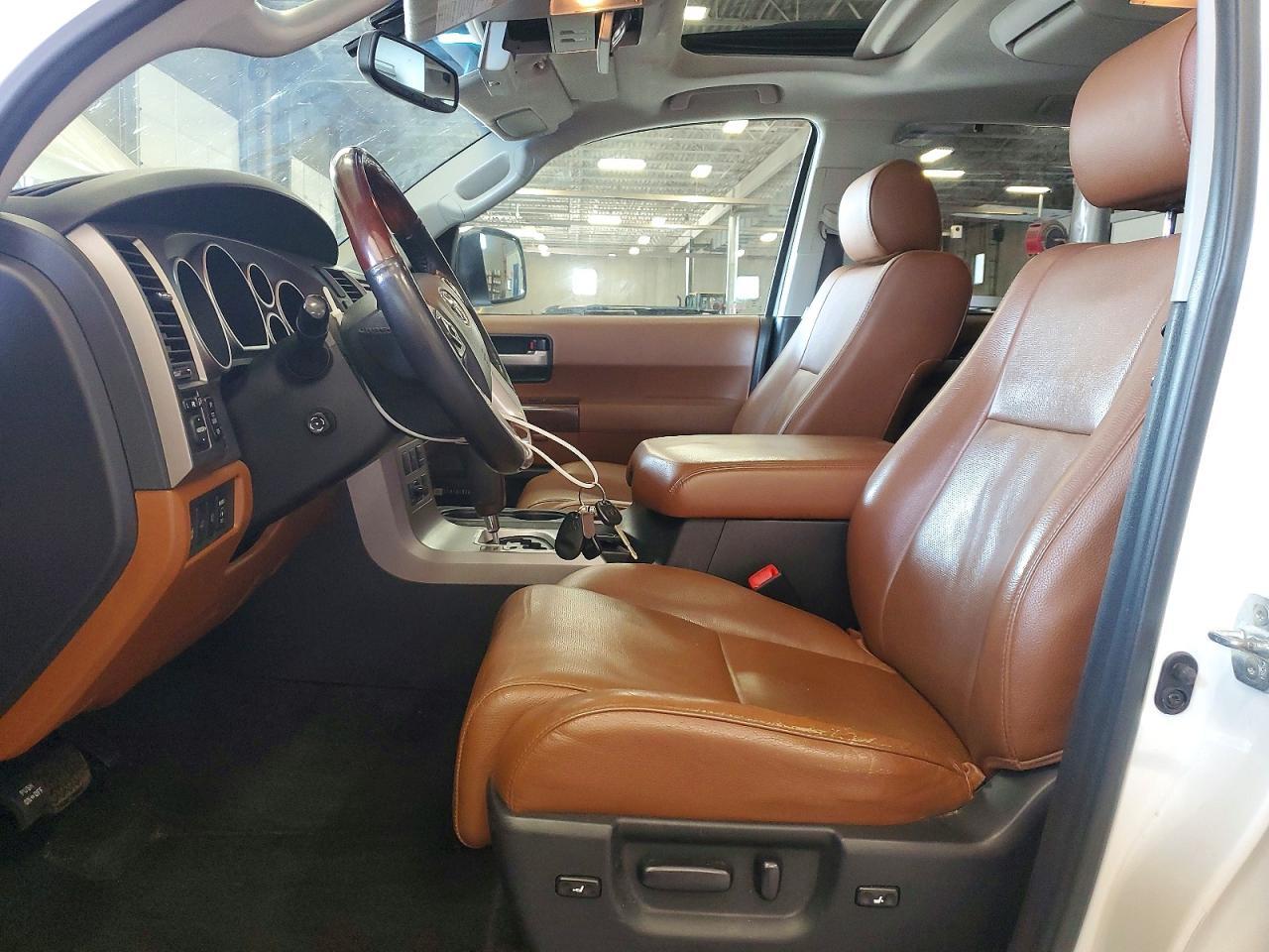 2015 Toyota Sequoia Platinum - Image 7
