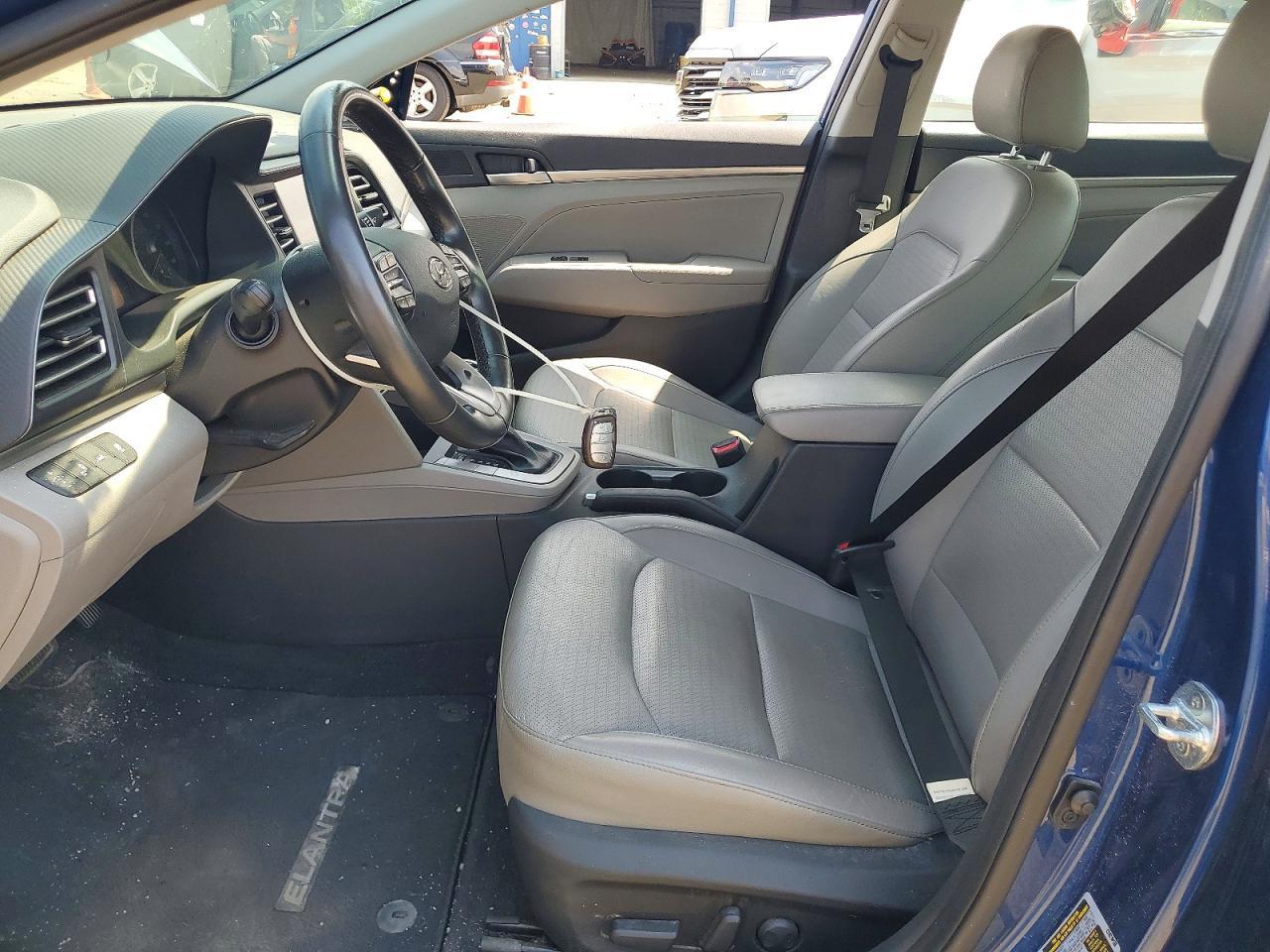2020 Hyundai Elantra Limited - Image 7