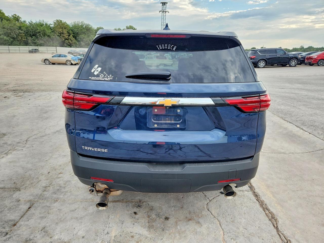 2022 Chevrolet Traverse Ls - Фото 6