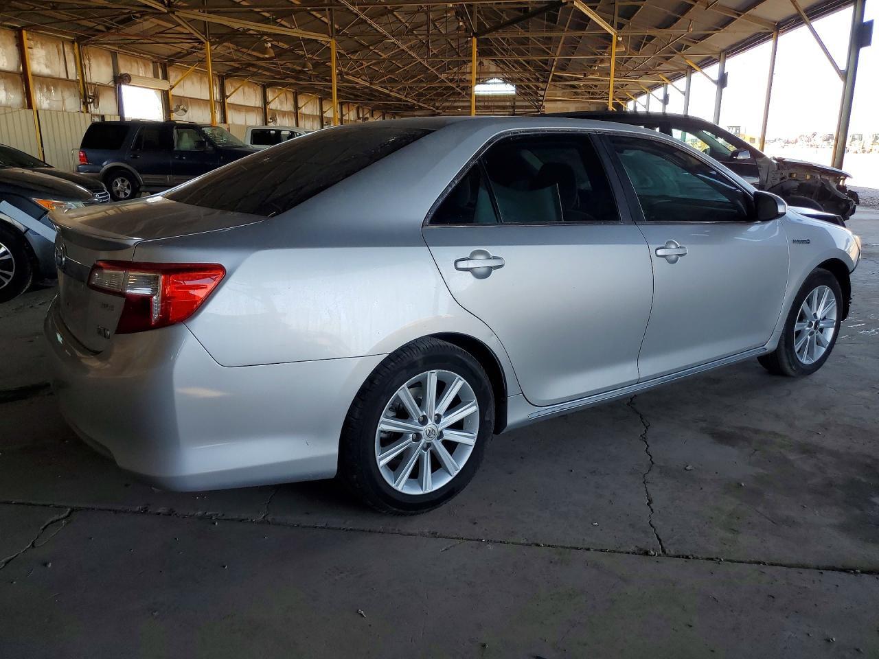 2012 Toyota Camry Hybrid Xle - Image 3