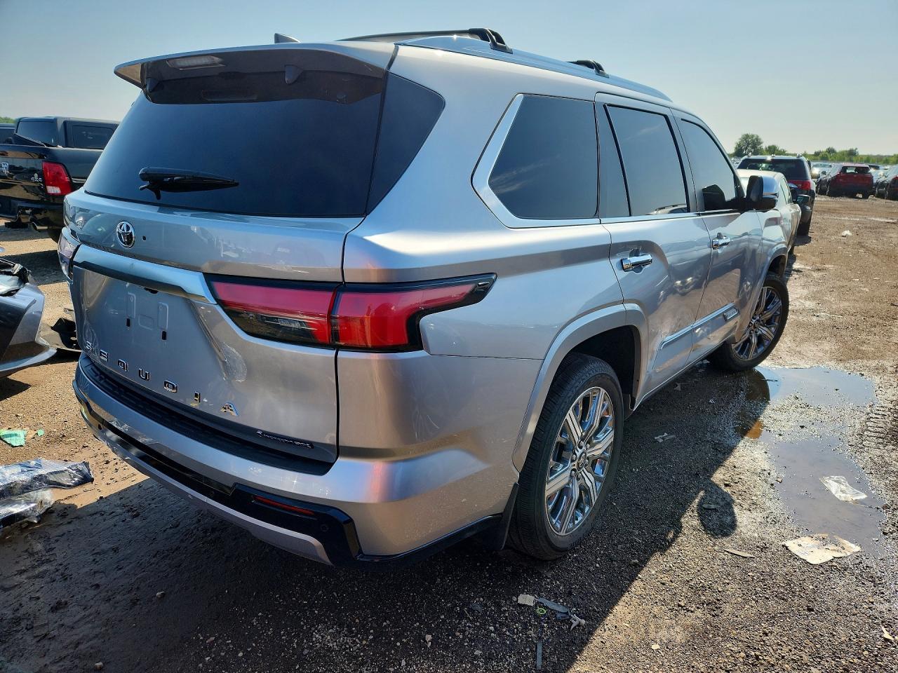 2025 Toyota Sequoia Capstone - Фото 3