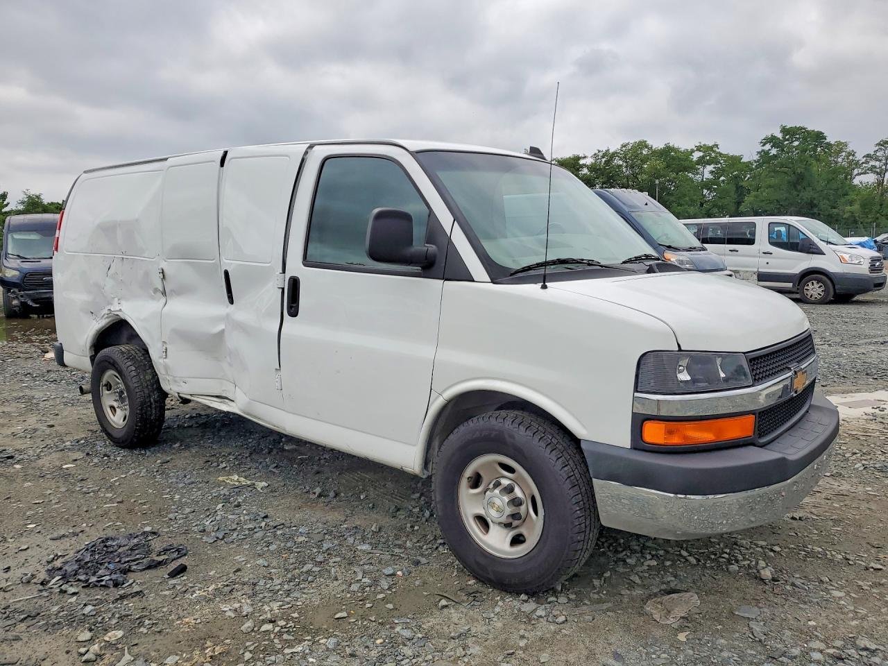 2023 Chevrolet Express G2500 - Фото 4