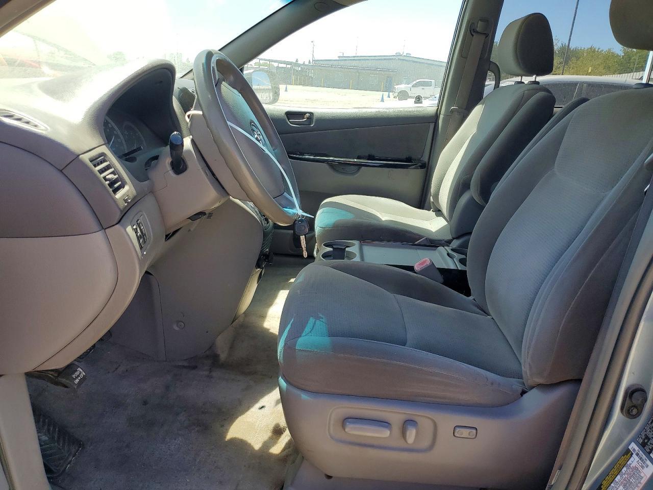 2005 Toyota Sienna Le - Фото 7