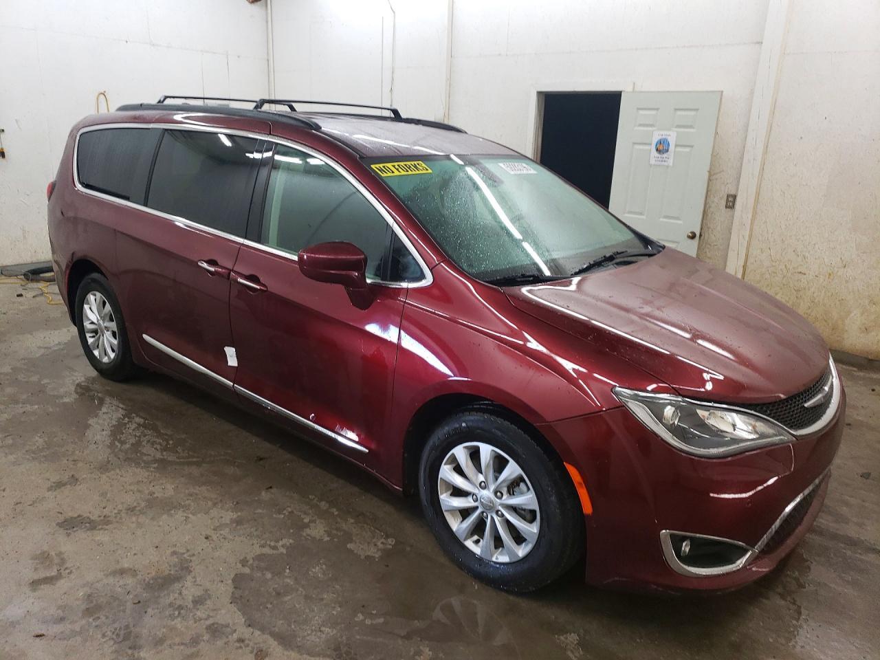 2017 Chrysler Pacifica Touring L - Фото 4