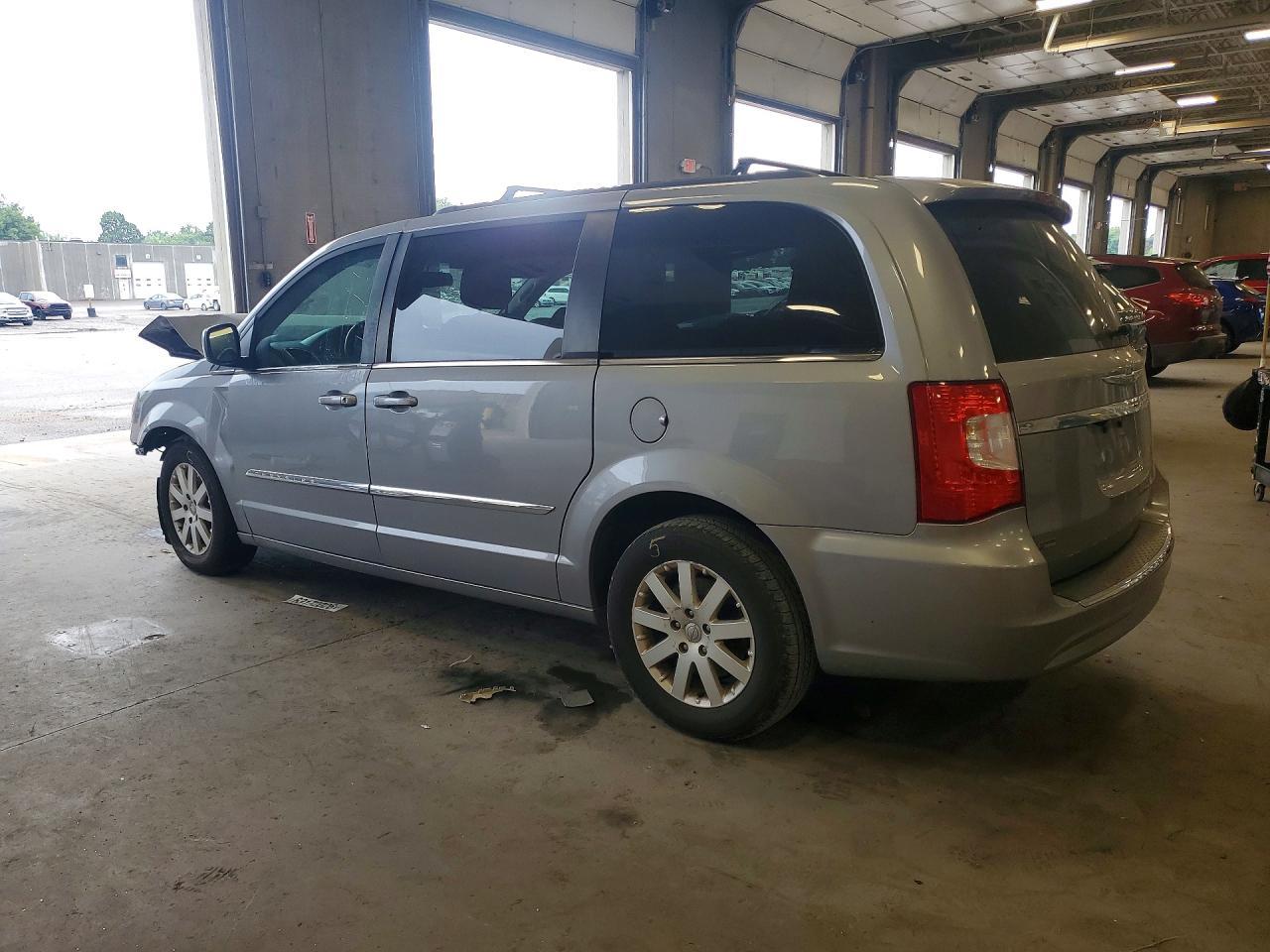 2016 Chrysler Town & Country Touring - Image 2