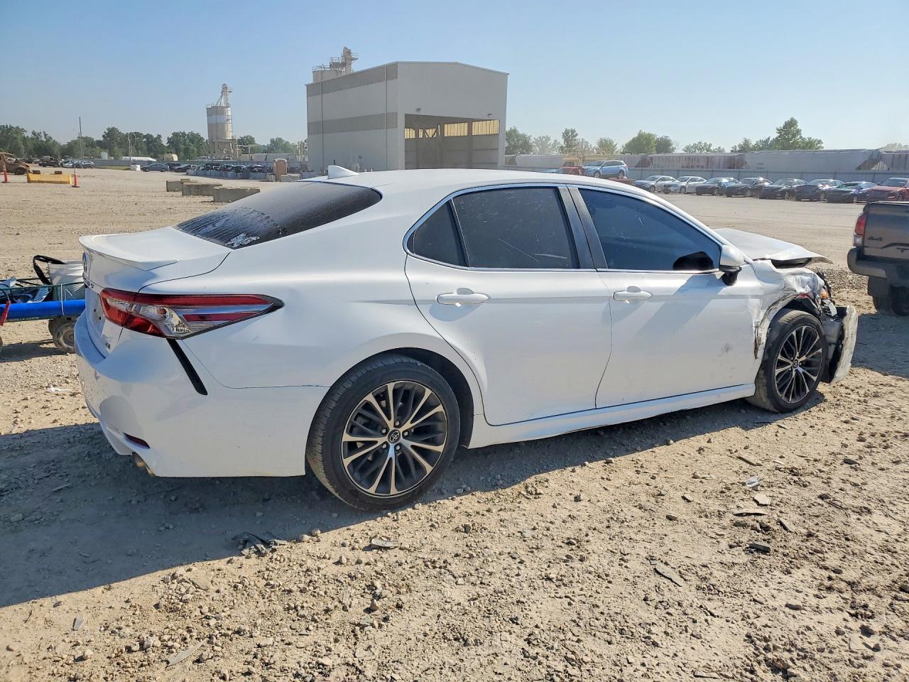 2019 Toyota Camry Se - Фото 3