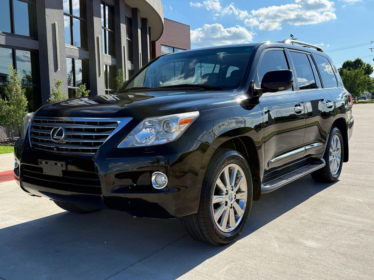 2011 Lexus Lx 570 - Image 2