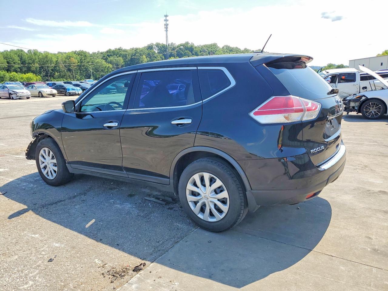 2015 Nissan Rogue S - Фото 2
