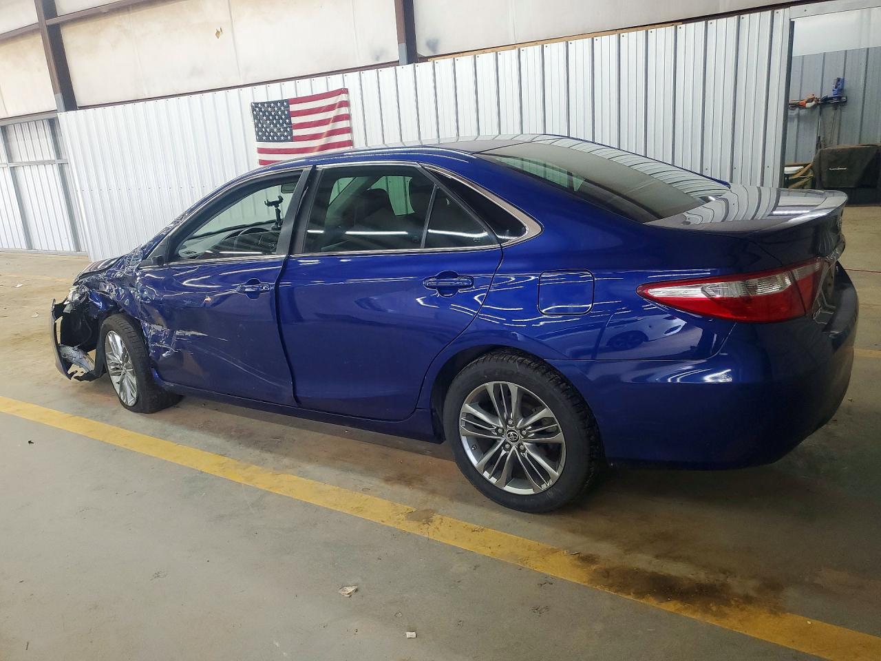 2015 Toyota Camry Se - Фото 2