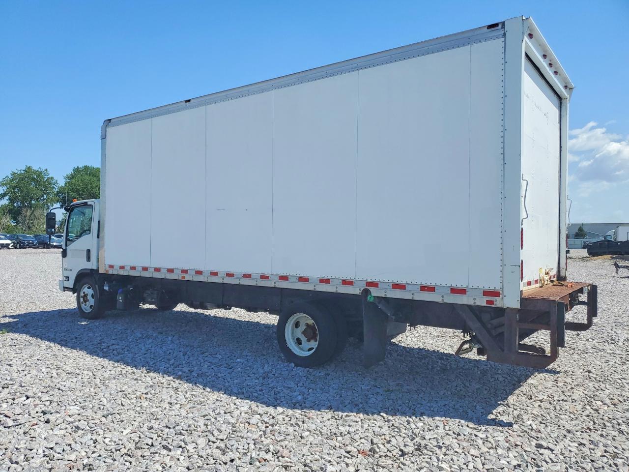 2015 Isuzu Nrr Box Truck - Image 2