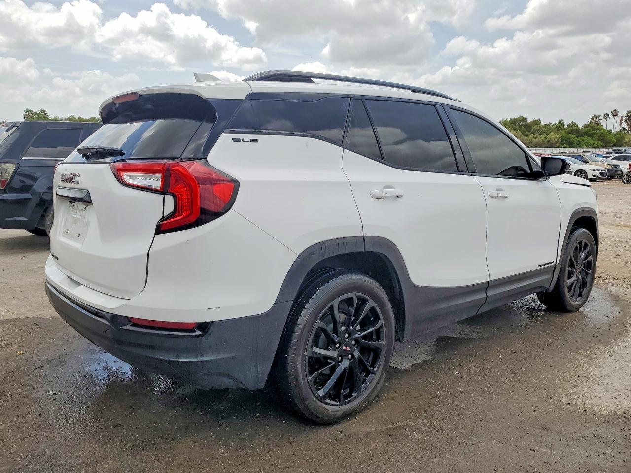 2024 GMC Terrain Sle - Image 3
