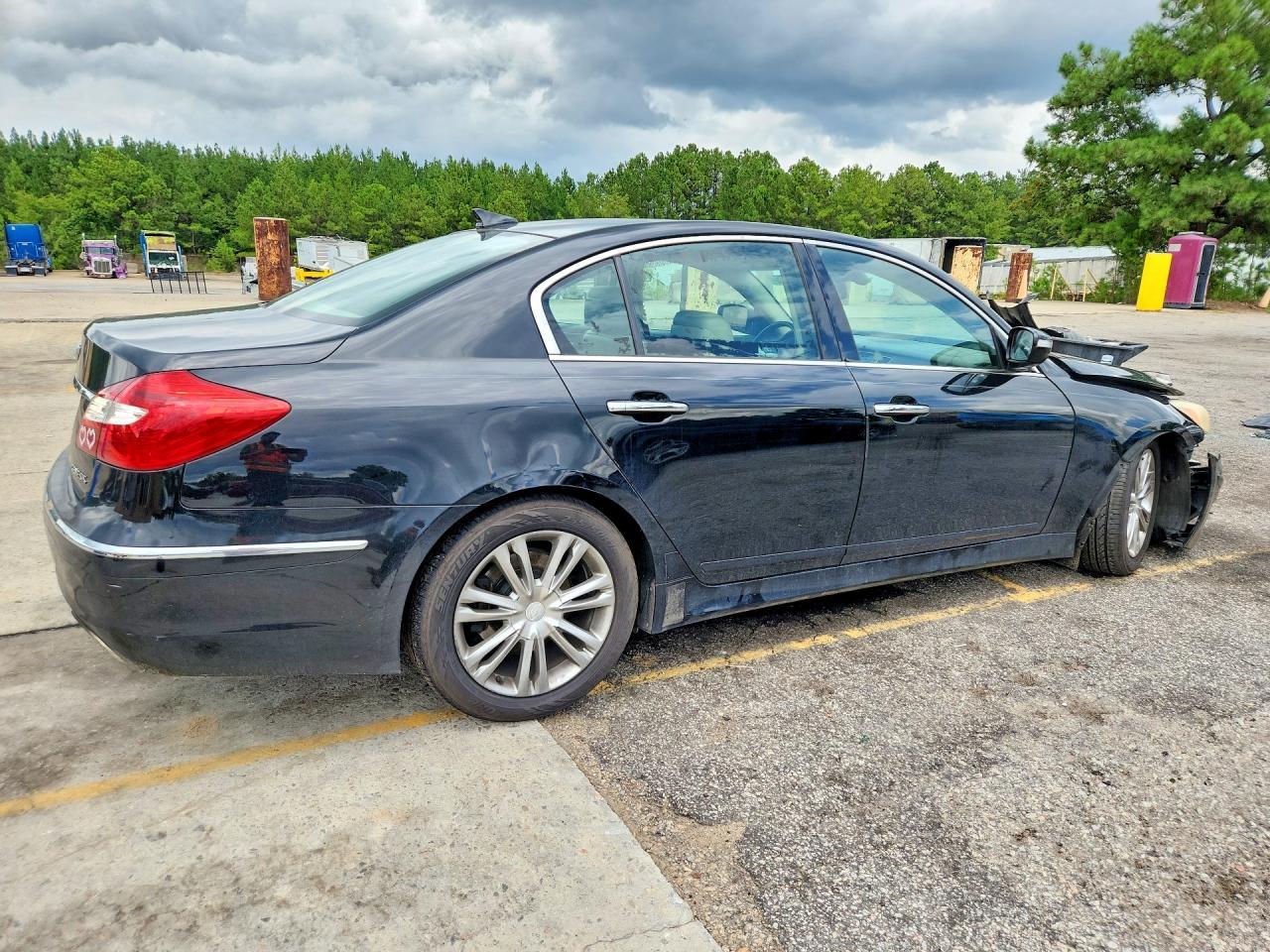 2012 Hyundai Genesis 3.8L - Фото 3