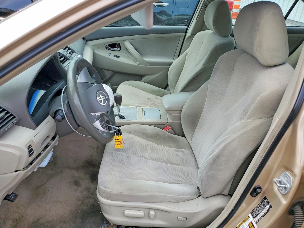 2010 Toyota Camry Le - Фото 7