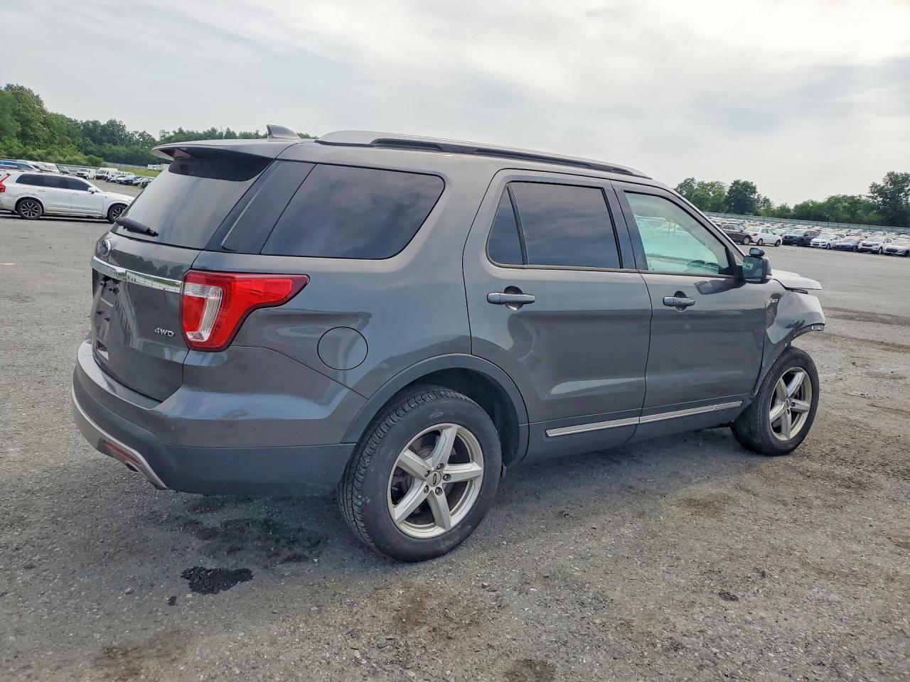 2017 Ford Explorer Xlt - Фото 3