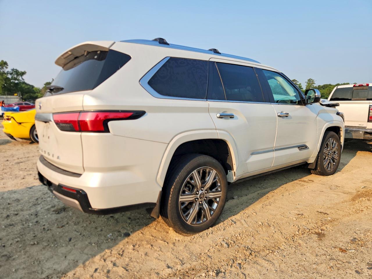 2023 Toyota Sequoia Capstone - Фото 3