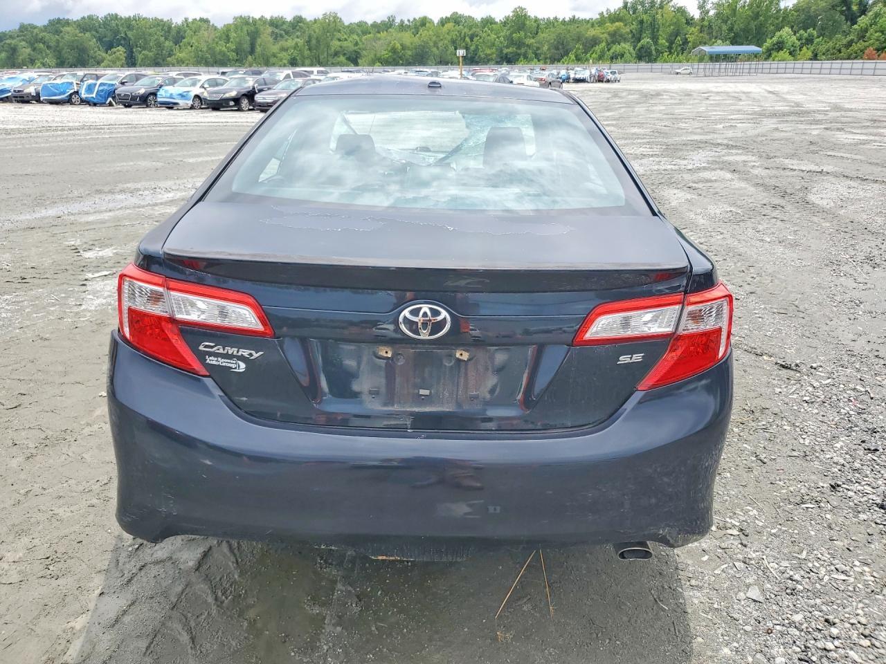 2014 Toyota Camry Se - Image 6