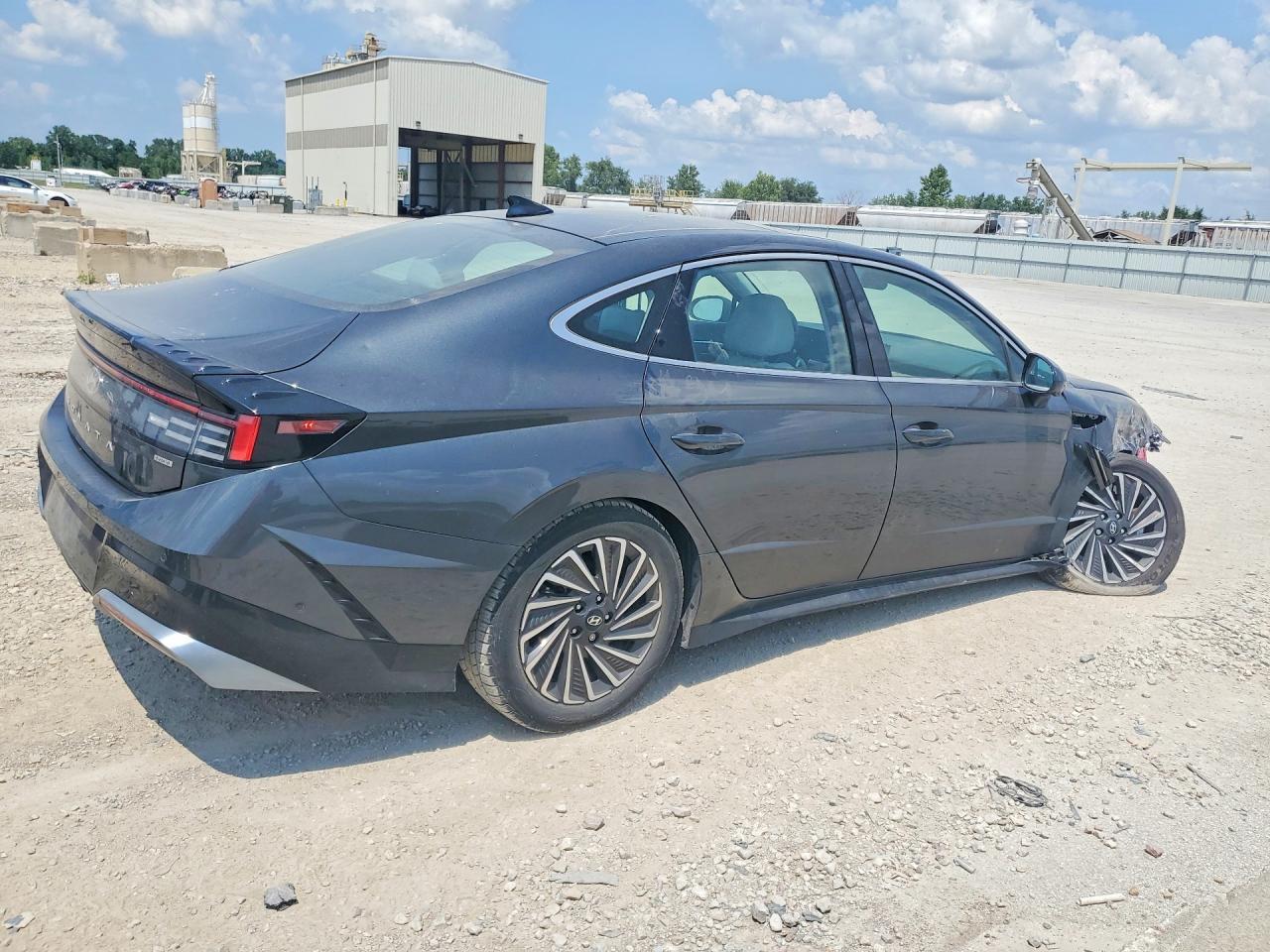 2024 Hyundai Sonata Hybrid Limited - Image 3