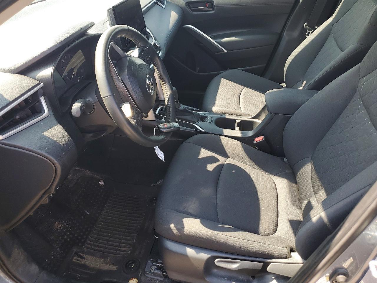 2025 Toyota Corolla Cross Le - Фото 7