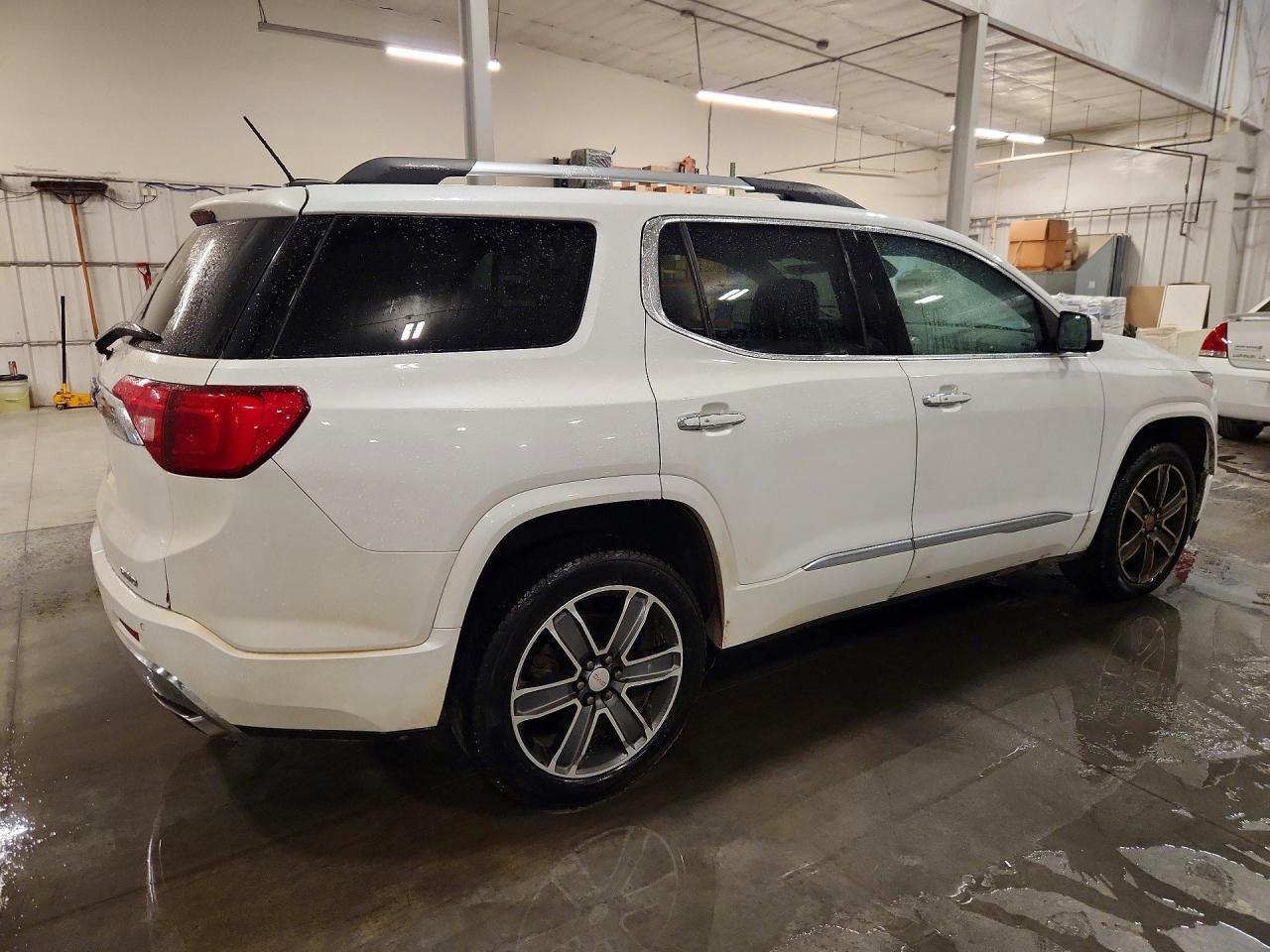 2017 GMC Acadia Denali - Фото 3