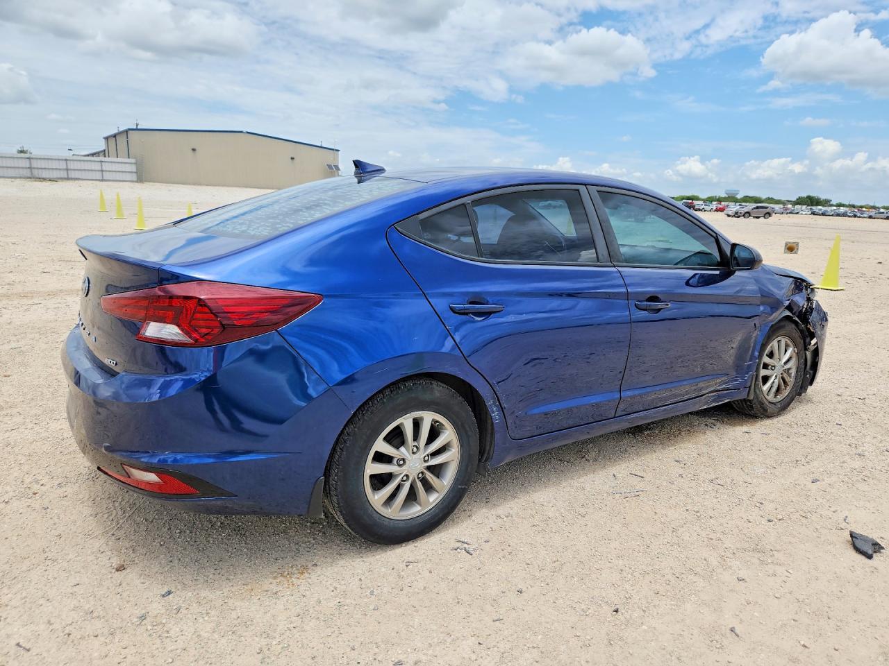2020 Hyundai Elantra Eco - Фото 3