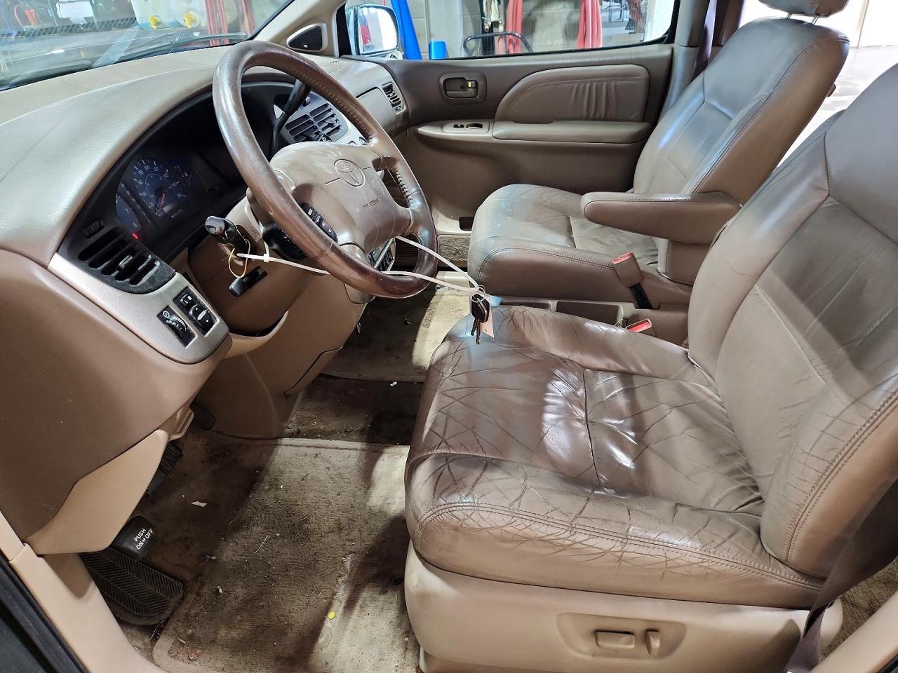 2001 Toyota Sienna Le - Фото 7