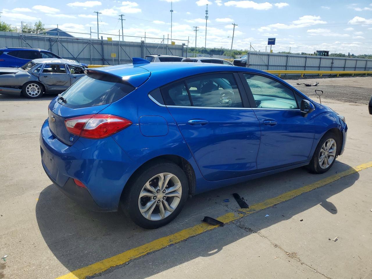 2019 Chevrolet Cruze - Image 3