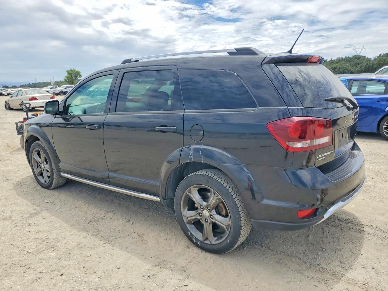2015 Dodge Journey Crossroad - Image 2