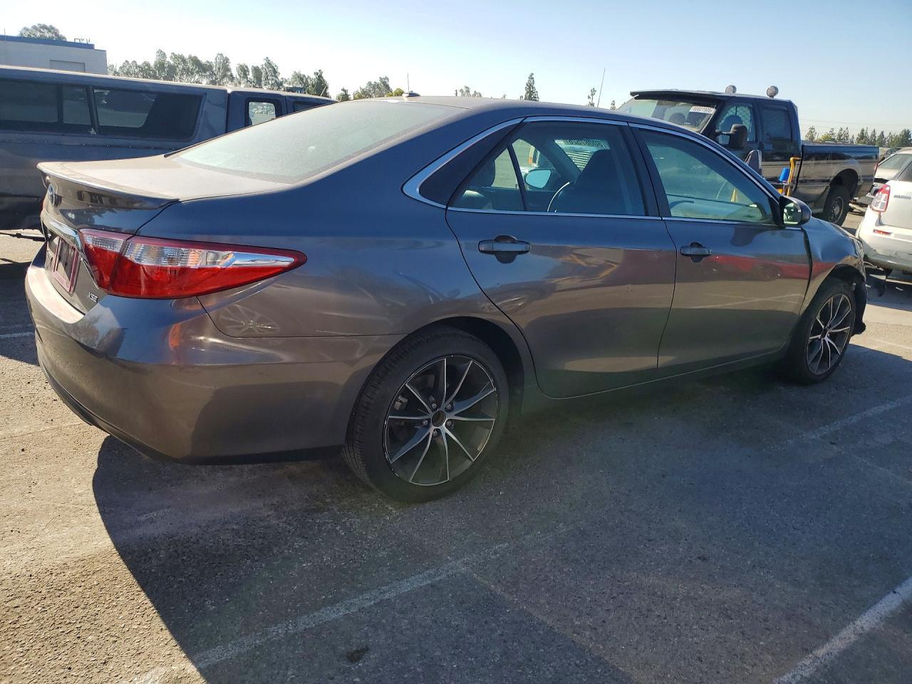 2015 Toyota Camry Xse - Image 3