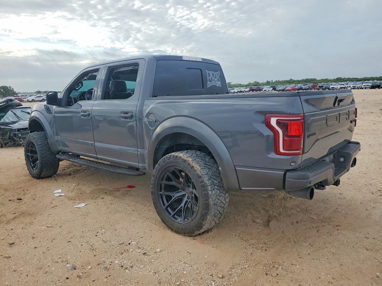 2018 Ford F150 Raptor - Фото 2