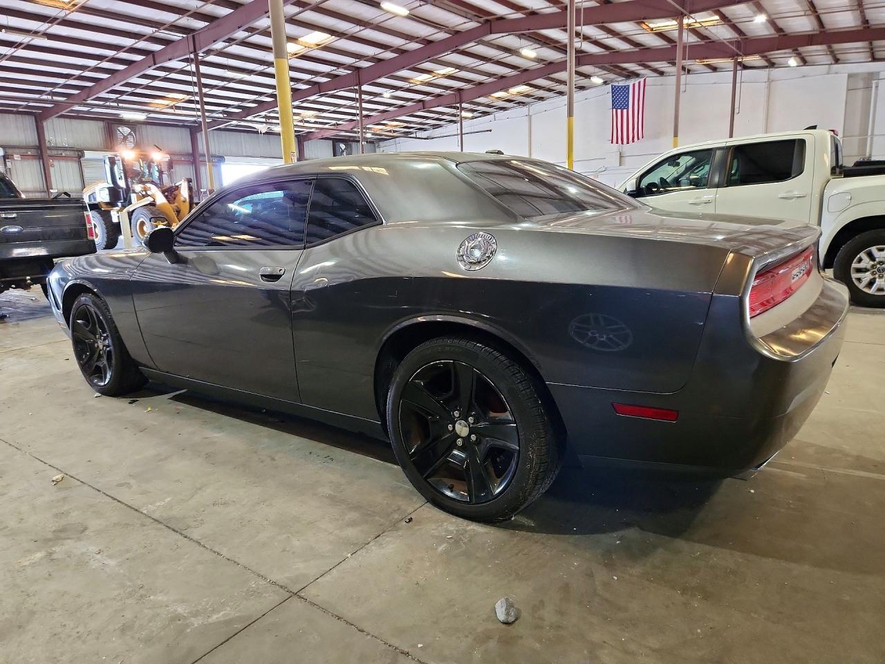 2014 Dodge Challenger Sxt - Image 2