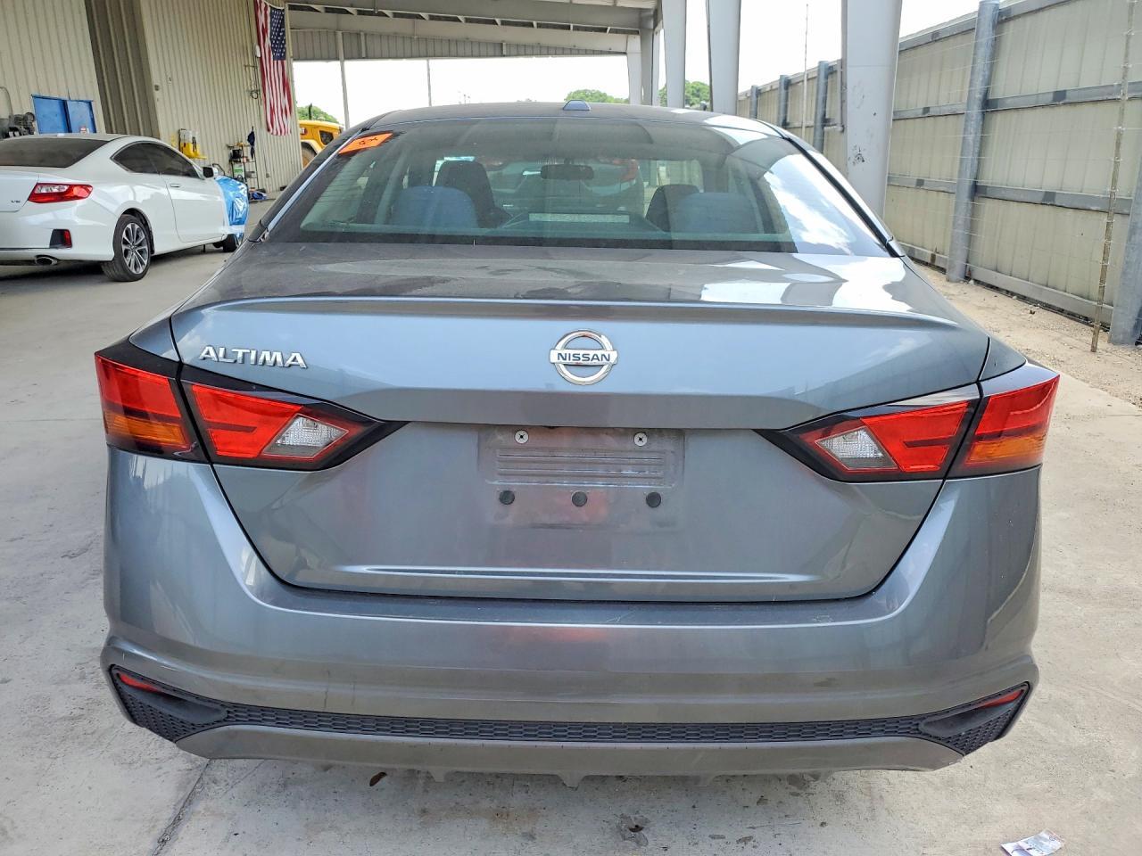 2020 Nissan Altima S - Image 6