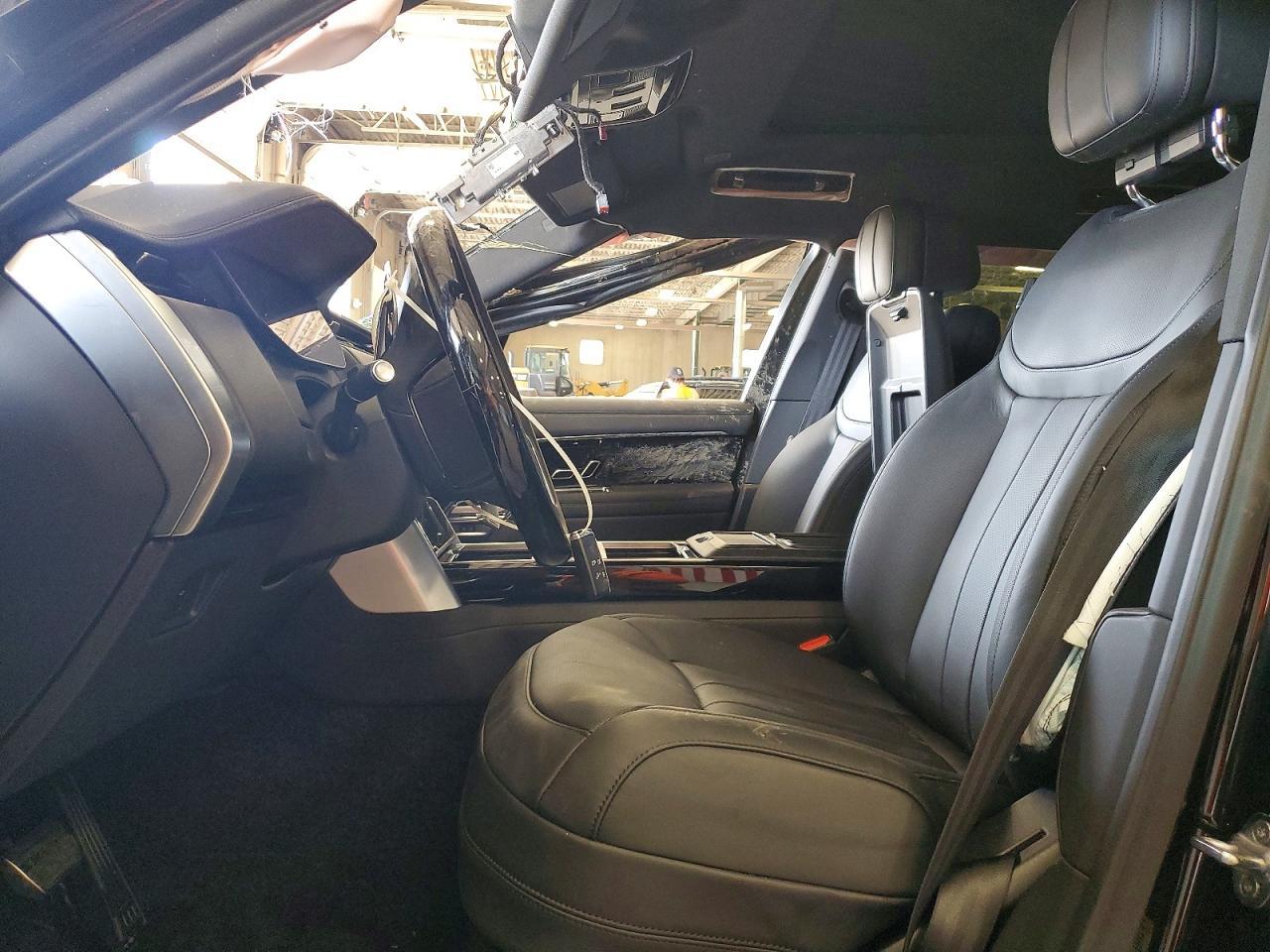 2026 Land Rover Range Rover Se - Image 7