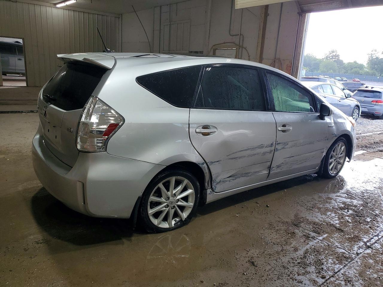 2013 Toyota Prius V Five - Фото 3
