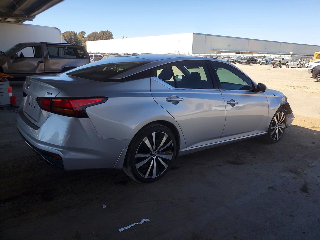 2019 Nissan Altima Sr - Image 3