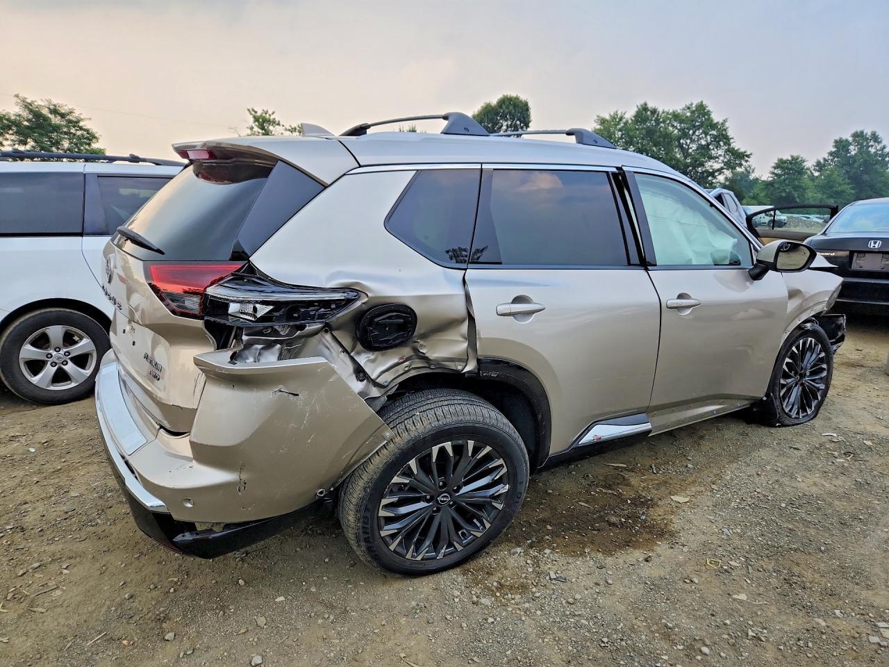 2026 Nissan Rogue Platinum - Image 3