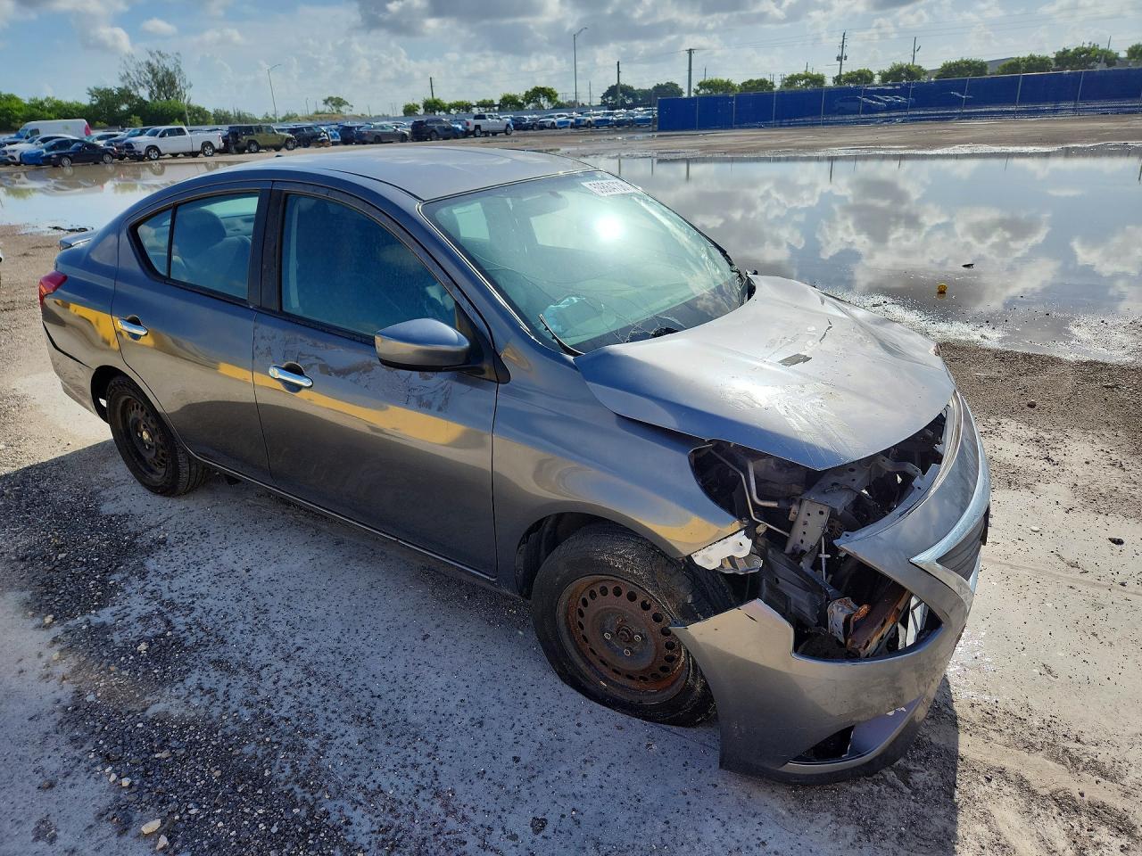 2019 Nissan Versa Sv - Image 4