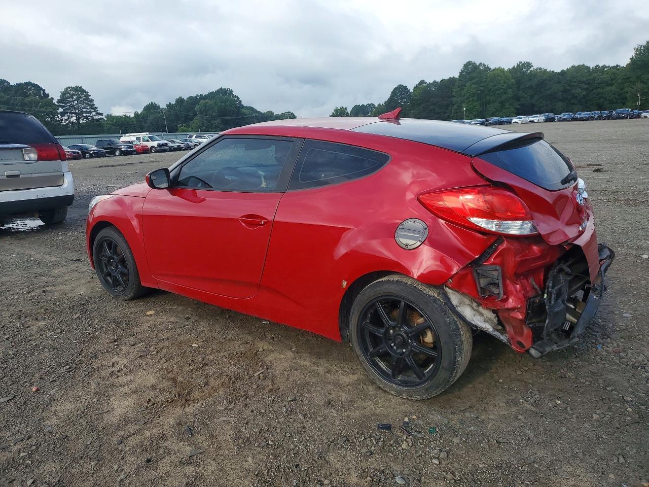 2016 Hyundai Veloster Base - Image 2