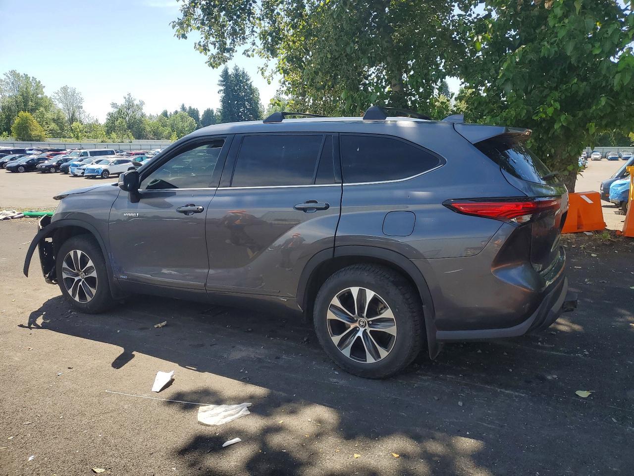 2020 Toyota Highlander Hybrid Xle - Image 2