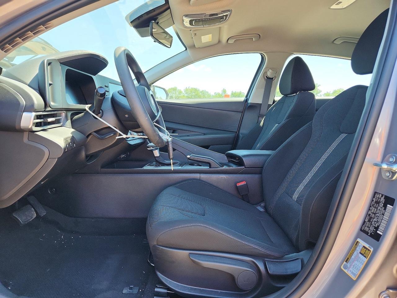 2025 Hyundai Elantra Se - Image 7