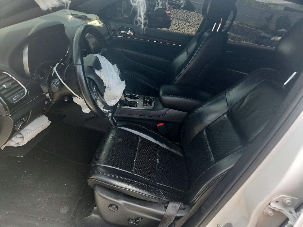 2020 Jeep Grand Cherokee Overland - Image 7