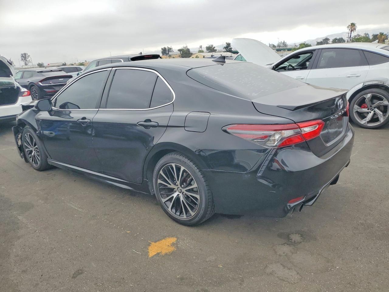 2019 Toyota Camry Hybrid Se - Фото 2