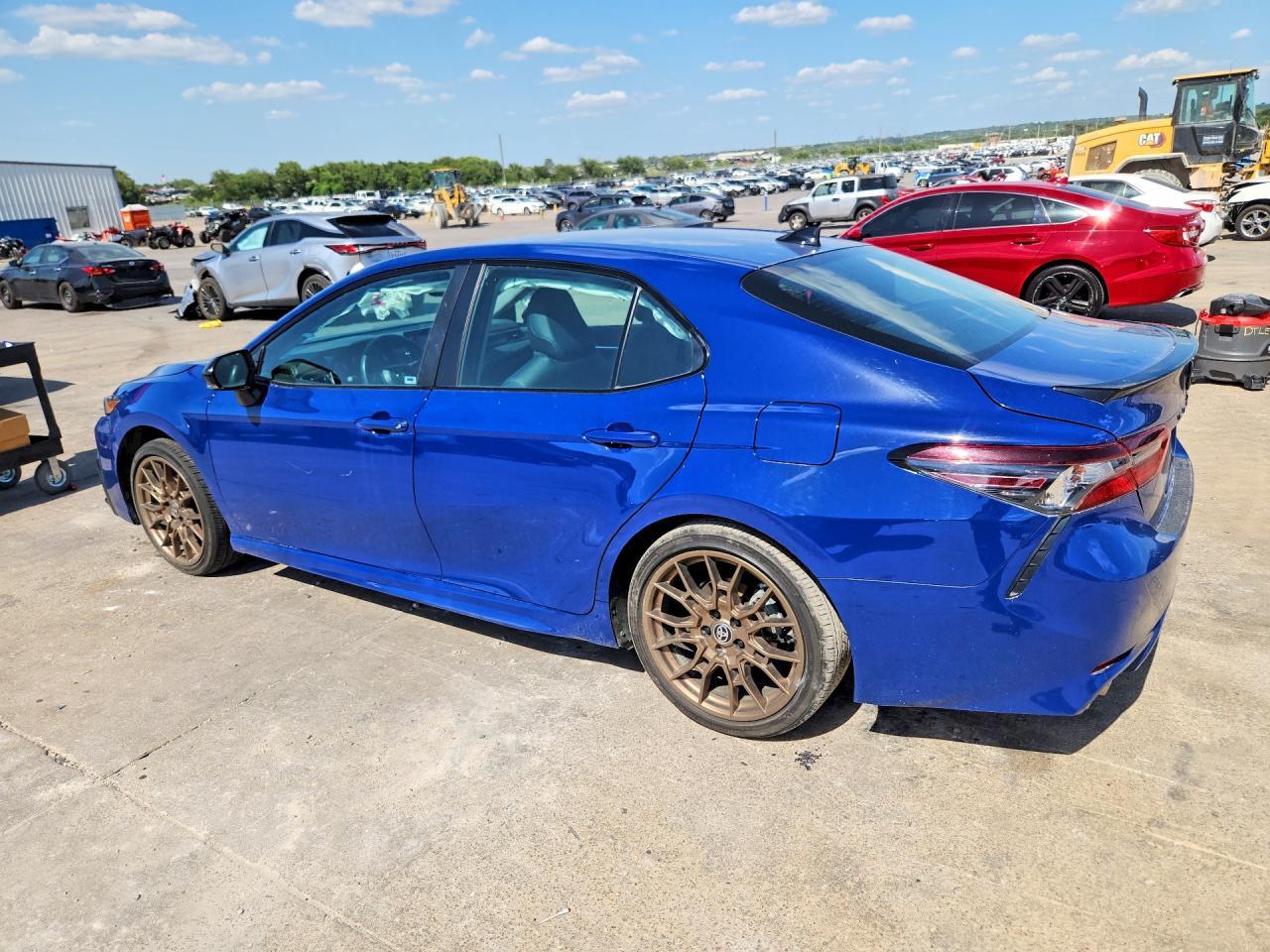 2024 Toyota Camry Hybrid Se Nightshade - Фото 2
