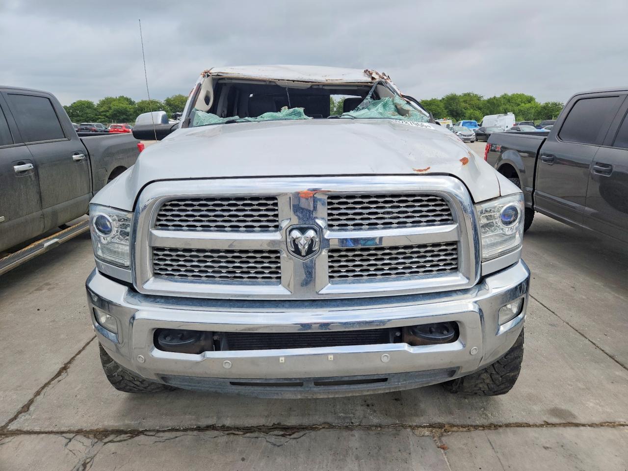 2017 Ram 2500 Laramie - Image 5