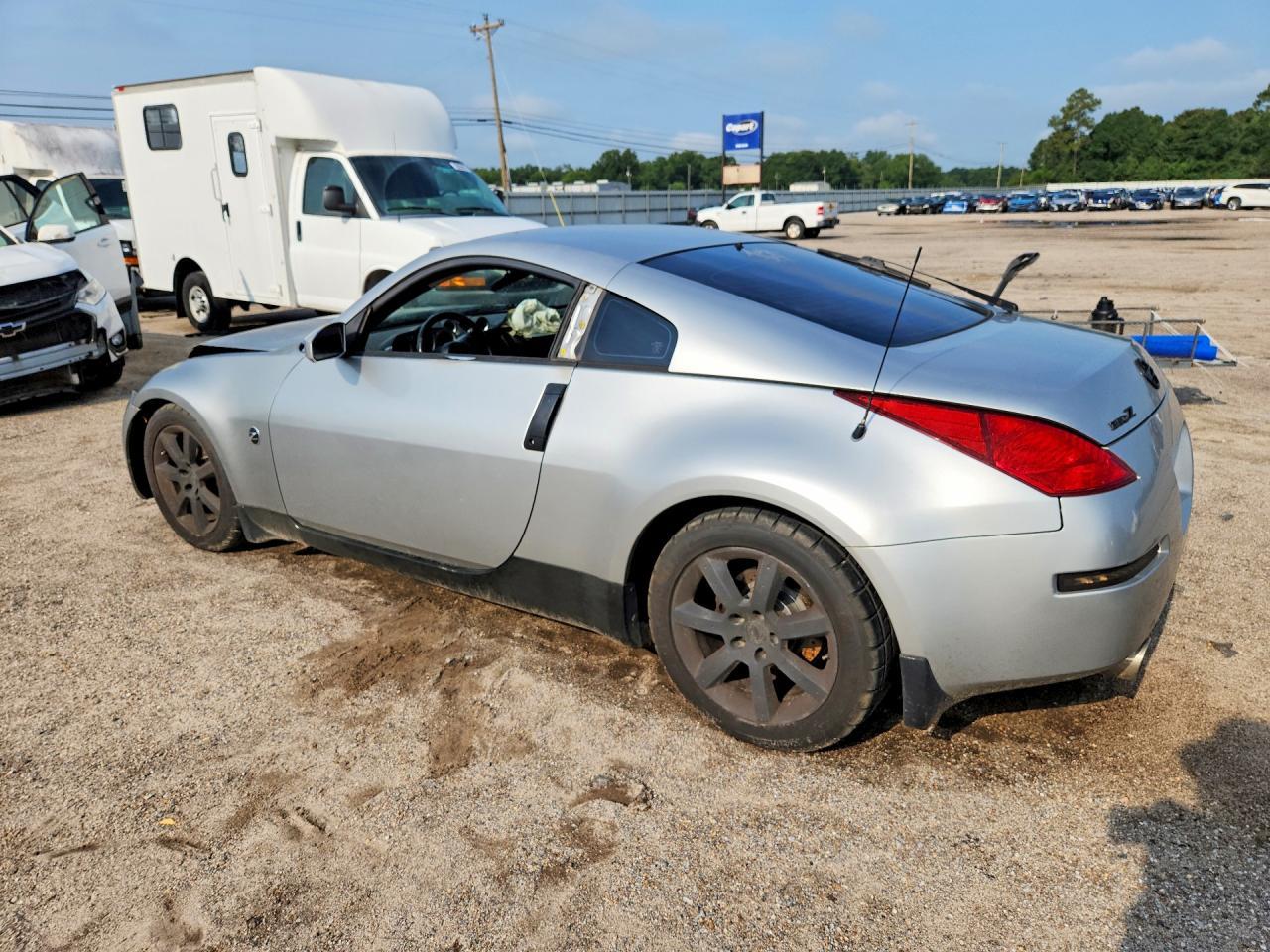 2005 Nissan 350Z Base - Фото 2